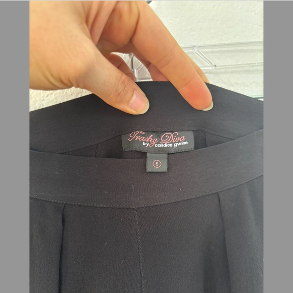 Size 6 Trashy Diva Shorts - Picture 3 of 3